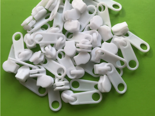 muanyag cipzar kocsi