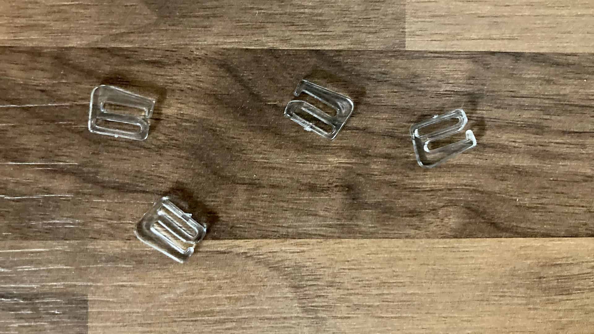 Melltartó akasztó műanyag